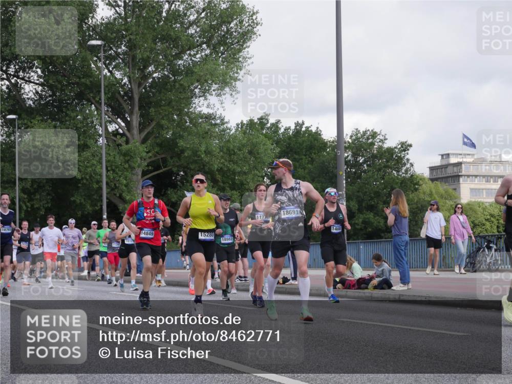29.06.2025 - hella hamburg halbmarathon Luisa Fischer http://msf.ph/oto/8462771 29.06.2025 09:55:26 Kennedybrücke 18765, 14849, 15280, 18982, 1810, 1613, 11348, 18691, 117, 1468, 1070, 1468, 1613, 1782, 3098, 3124, 3928, 4497, 4691, 4981, 5476, 7325, 7599, 7843, 8664, 9081, 9540, 10000, 10750, 10796 meine-sportfotos.de