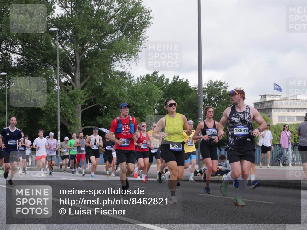 29.06.2025 - hella hamburg halbmarathon Luisa Fischer http://msf.ph/oto/8462821 29.06.2025 09:55:27 Kennedybrücke 18765, 849, 1613, 113, 18107, 17846, 7325, 3098, 15280, 5476, 15894, 11778, 18691, 1070, 1468, 1613, 1782, 3098, 3928, 4497, 4691, 4981, 5476, 6152, 6716, 7005, 7325, 7599, 7843, 8664, 9081, 9540, 10000, 10750, 10796 meine-sportfotos.de