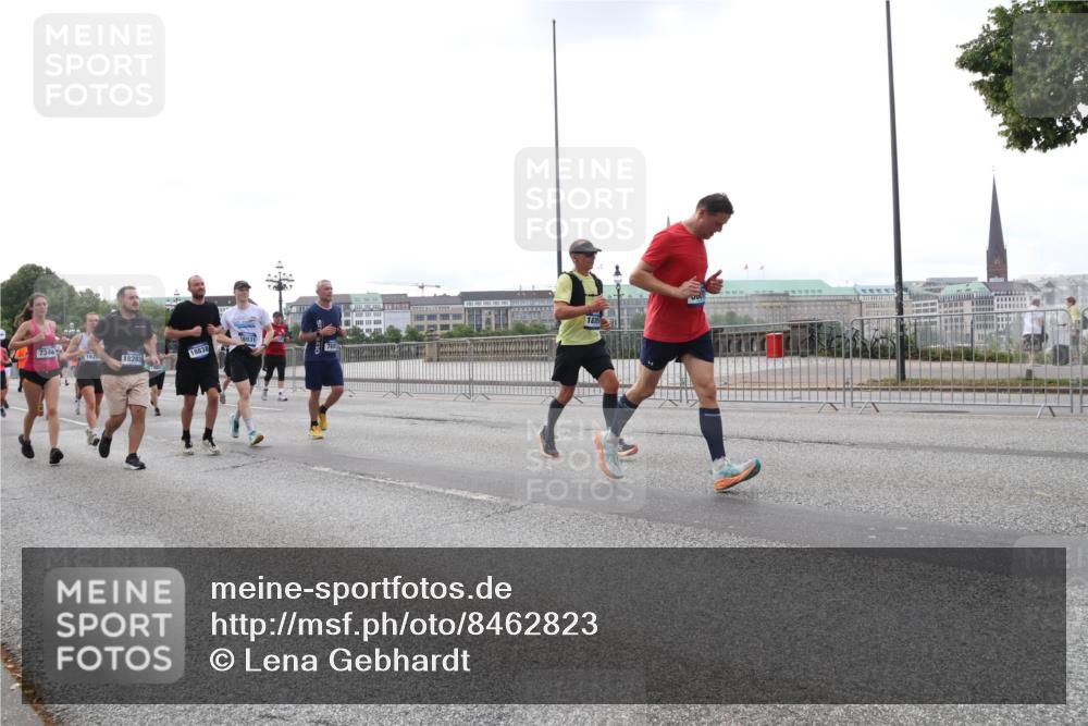 29.06.2025 - hella hamburg halbmarathon Lena Gebhardt http://msf.ph/oto/8462823 29.06.2025 10:32:07 Lombardsbrücke 7344, 18931, 1830, 1626, 18283, 18838, 1235, 1311, 1373, 1879, 1987, 2349, 2384, 2672, 2831, 2832, 2943, 3022, 3221, 3239, 3358, 3365, 3396, 3397, 3424, 3571, 3681, 3707, 3751, 3752, 3778, 3822, 4314, 4365, 4605, 4857, 4877, 4924, 5156, 5496, 5601, 5658, 5743, 5965, 6160, 6218, 6252, 6718, 6727, 7135, 7239, 7295, 7334, 7344, 7535, 7570, 7695, 7789, 7816, 7898, 8124, 8127, 8175, 8304, 8538, 8620, 8787, 8806, 8914, 8993, 9078, 9104, 9125, 9206, 9478, 9812, 9883 meine-sportfotos.de