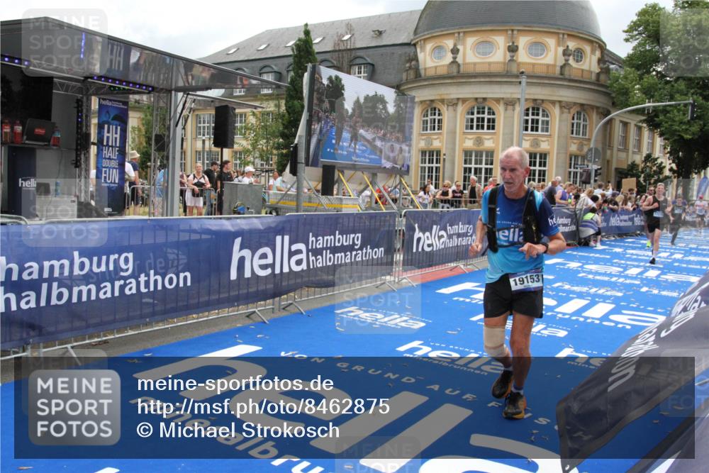 29.06.2025 - hella hamburg halbmarathon Michael Strokosch http://msf.ph/oto/8462875 29.06.2025 10:33:17 Ziel 1910, 1959, 6473, 7723, 9047, 14167, 17175, 18455 meine-sportfotos.de