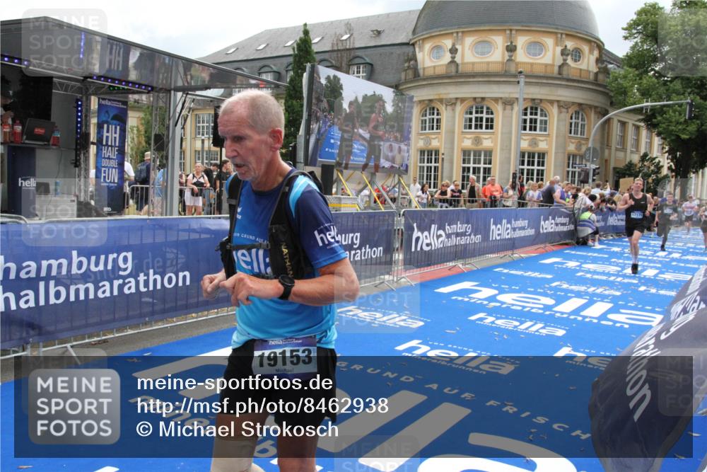 29.06.2025 - hella hamburg halbmarathon Michael Strokosch http://msf.ph/oto/8462938 29.06.2025 10:33:18 Ziel 1910, 1959, 4679, 7723, 9047, 14167, 16881, 17175, 18455 meine-sportfotos.de