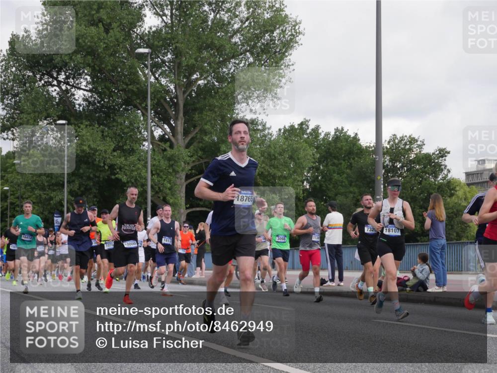 29.06.2025 - hella hamburg halbmarathon Luisa Fischer http://msf.ph/oto/8462949 29.06.2025 09:55:29 Kennedybrücke 16414, 3928, 45, 1070, 10000, 1613, 18765, 3098, 1134, 7325, 18107, 1070, 1468, 1613, 1782, 2189, 3098, 3917, 3928, 4277, 4497, 4981, 5476, 6152, 6716, 7005, 7093, 7325, 7599, 7843, 8664, 8694, 9081, 9213, 9540, 10000, 10750 meine-sportfotos.de