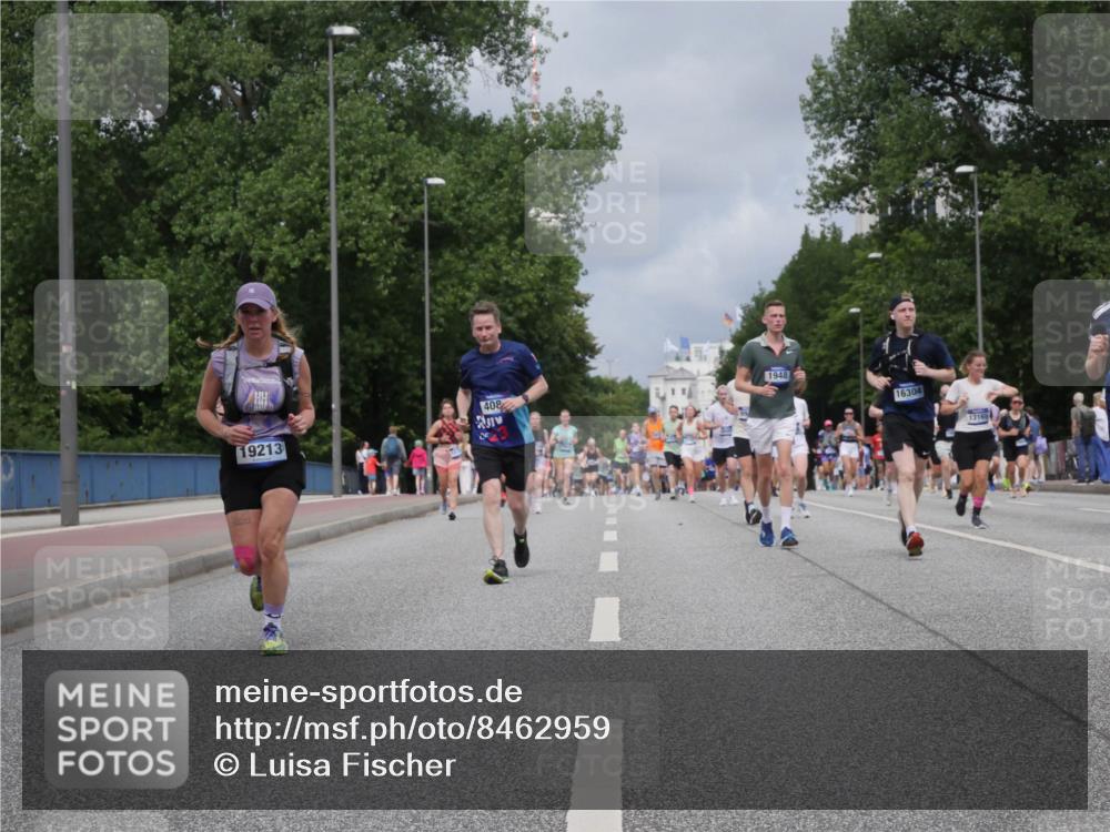 29.06.2025 - hella hamburg halbmarathon Luisa Fischer http://msf.ph/oto/8462959 29.06.2025 10:40:01 Kennedybrücke 408, 19213, 1948, 16304, 13165, 1948, 2811, 3398, 3428, 3895, 5789, 6359, 7773, 8936, 8937, 9918, 10123 meine-sportfotos.de