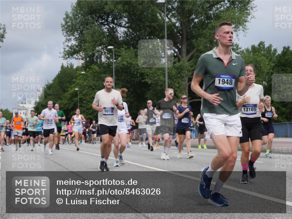 29.06.2025 - hella hamburg halbmarathon Luisa Fischer http://msf.ph/oto/8463026 29.06.2025 10:40:05 Kennedybrücke 1252, 18482, 9918, 13265, 106, 13266, 1948, 13165, 3428, 1253, 1948, 2072, 2811, 3398, 3428, 5786, 5789, 7773, 8257, 8258, 8936, 8937, 9918, 10862 meine-sportfotos.de