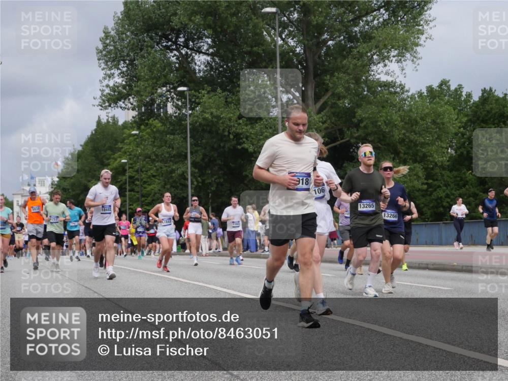 29.06.2025 - hella hamburg halbmarathon Luisa Fischer http://msf.ph/oto/8463051 29.06.2025 10:40:06 Kennedybrücke 5538, 8257, 18482, 1843, 18, 106, 13265, 13266, 1253, 1948, 2072, 2811, 3398, 3428, 5786, 5789, 7773, 8257, 8258, 8936, 8937, 9918, 10862 meine-sportfotos.de
