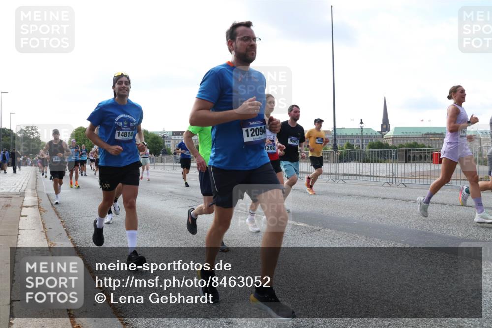 29.06.2025 - hella hamburg halbmarathon Lena Gebhardt http://msf.ph/oto/8463052 29.06.2025 09:54:58 Lombardsbrücke 12094, 8208, 161, 9093, 18190, 1200, 1549, 1817, 1942, 2222, 2367, 2442, 2470, 2561, 2592, 2596, 2670, 2816, 2955, 3208, 3209, 3258, 4017, 4121, 4816, 4832, 5399, 5447, 5638, 5705, 5706, 5884, 6027, 6266, 6290, 6389, 6723, 6819, 6923, 6938, 6978, 6991, 7087, 7274, 7335, 7659, 7908, 8117, 8142, 8371, 8374, 8437, 8482, 8487, 8657, 8693, 8889, 8916, 8981, 9031, 9038, 9051, 9093, 9159, 9476, 9661, 9710, 9869, 9924, 9931, 10057, 11333 meine-sportfotos.de