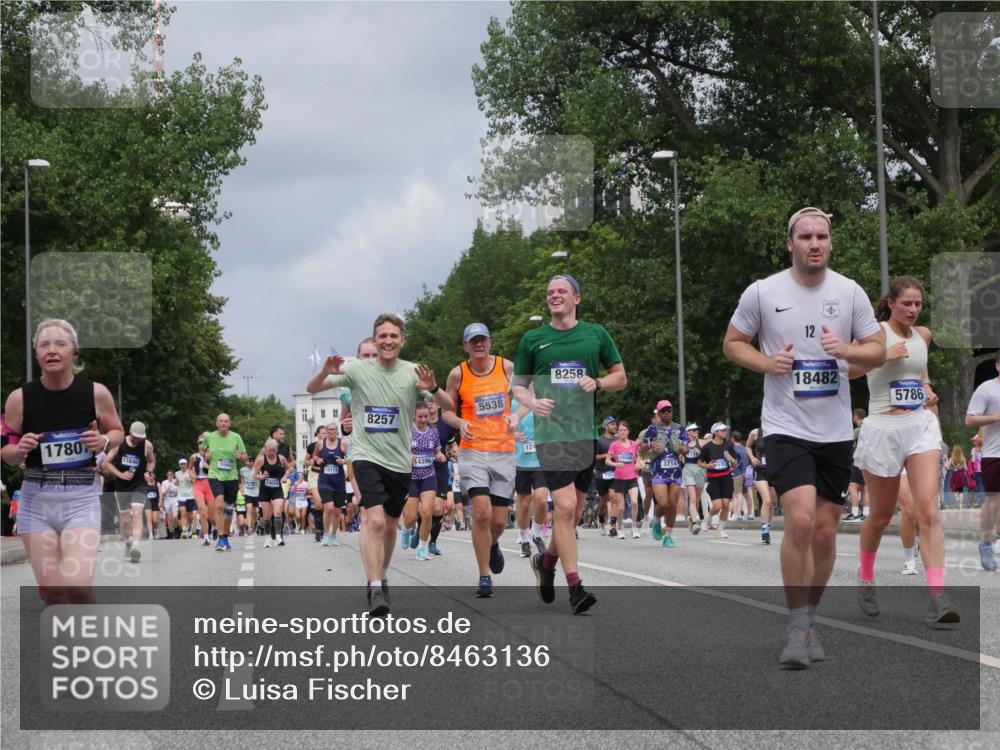 29.06.2025 - hella hamburg halbmarathon Luisa Fischer http://msf.ph/oto/8463136 29.06.2025 10:40:10 Kennedybrücke 17807, 17840, 5560, 10112, 8257, 4396, 5538, 8258, 124, 3714, 12, 18482, 5786, 1253, 1488, 1490, 1952, 2072, 3398, 3428, 3714, 5560, 5786, 6804, 8257, 8258, 8937, 9918, 10862 meine-sportfotos.de