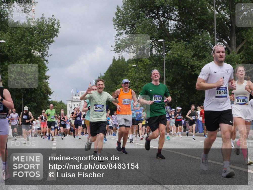 29.06.2025 - hella hamburg halbmarathon Luisa Fischer http://msf.ph/oto/8463154 29.06.2025 10:40:10 Kennedybrücke 17840, 10112, 8257, 5538, 8258, 714, 15353, 149, 18482, 5786, 1253, 1488, 1490, 1952, 2072, 3398, 3428, 3714, 5560, 5786, 6804, 8257, 8258, 8937, 9918, 10862 meine-sportfotos.de