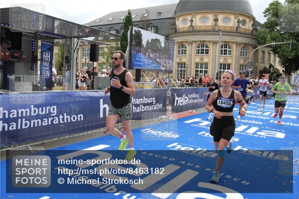 29.06.2025 - hella hamburg halbmarathon Michael Strokosch http://msf.ph/oto/8463182 29.06.2025 10:33:22 Ziel 1959, 4679, 7723, 9047, 14167, 16881, 17175, 18455 meine-sportfotos.de