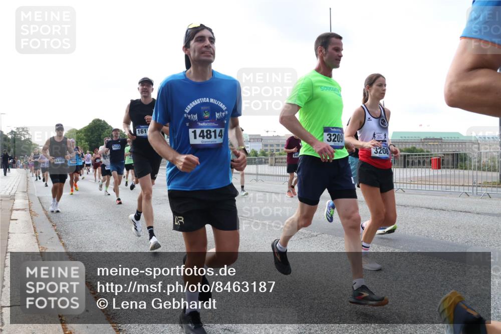 29.06.2025 - hella hamburg halbmarathon Lena Gebhardt http://msf.ph/oto/8463187 29.06.2025 09:54:59 Lombardsbrücke 16403, 14814, 1, 161, 3209, 3208, 1200, 1549, 1817, 1942, 2222, 2274, 2367, 2442, 2470, 2561, 2592, 2596, 2670, 2816, 2955, 3208, 3209, 3258, 4121, 4816, 4832, 5399, 5447, 5638, 5705, 5706, 5884, 6027, 6290, 6389, 6723, 6819, 6923, 6938, 6978, 6991, 7087, 7274, 7335, 7659, 7908, 8117, 8142, 8371, 8374, 8437, 8482, 8487, 8657, 8693, 8889, 8916, 8981, 9031, 9038, 9051, 9093, 9159, 9476, 9661, 9710, 9869, 9924, 9931, 11333 meine-sportfotos.de