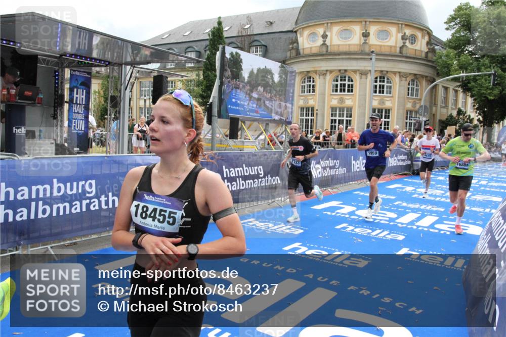 29.06.2025 - hella hamburg halbmarathon Michael Strokosch http://msf.ph/oto/8463237 29.06.2025 10:33:22 Ziel 1959, 4679, 7723, 9047, 14167, 16881, 17175, 18455 meine-sportfotos.de