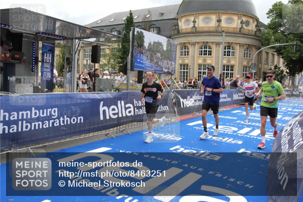 29.06.2025 - hella hamburg halbmarathon Michael Strokosch http://msf.ph/oto/8463251 29.06.2025 10:33:23 Ziel 1959, 4679, 7723, 9047, 14167, 16881, 17175, 17489, 18455 meine-sportfotos.de