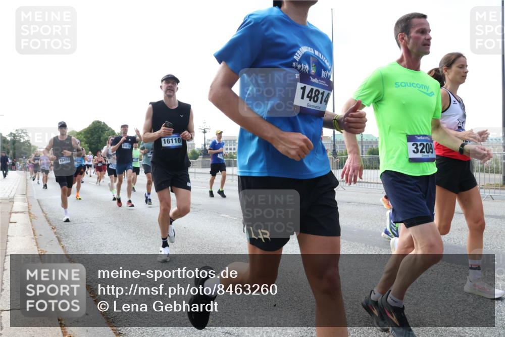 29.06.2025 - hella hamburg halbmarathon Lena Gebhardt http://msf.ph/oto/8463260 29.06.2025 09:54:59 Lombardsbrücke 16403, 692, 15512, 16110, 14814, 3209, 1200, 1549, 1817, 1942, 2222, 2274, 2367, 2442, 2470, 2561, 2592, 2596, 2670, 2816, 2955, 3208, 3209, 3258, 4121, 4816, 4832, 5399, 5447, 5638, 5705, 5706, 5884, 6027, 6290, 6389, 6723, 6819, 6923, 6938, 6978, 6991, 7087, 7274, 7335, 7659, 7908, 8117, 8142, 8371, 8374, 8437, 8482, 8487, 8657, 8693, 8889, 8916, 8981, 9031, 9038, 9051, 9093, 9159, 9476, 9661, 9710, 9869, 9924, 9931, 11333 meine-sportfotos.de
