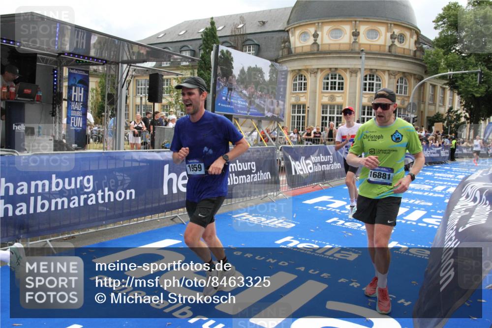 29.06.2025 - hella hamburg halbmarathon Michael Strokosch http://msf.ph/oto/8463325 29.06.2025 10:33:24 Ziel 1959, 4679, 7723, 9047, 16881, 17056, 17489, 18455 meine-sportfotos.de