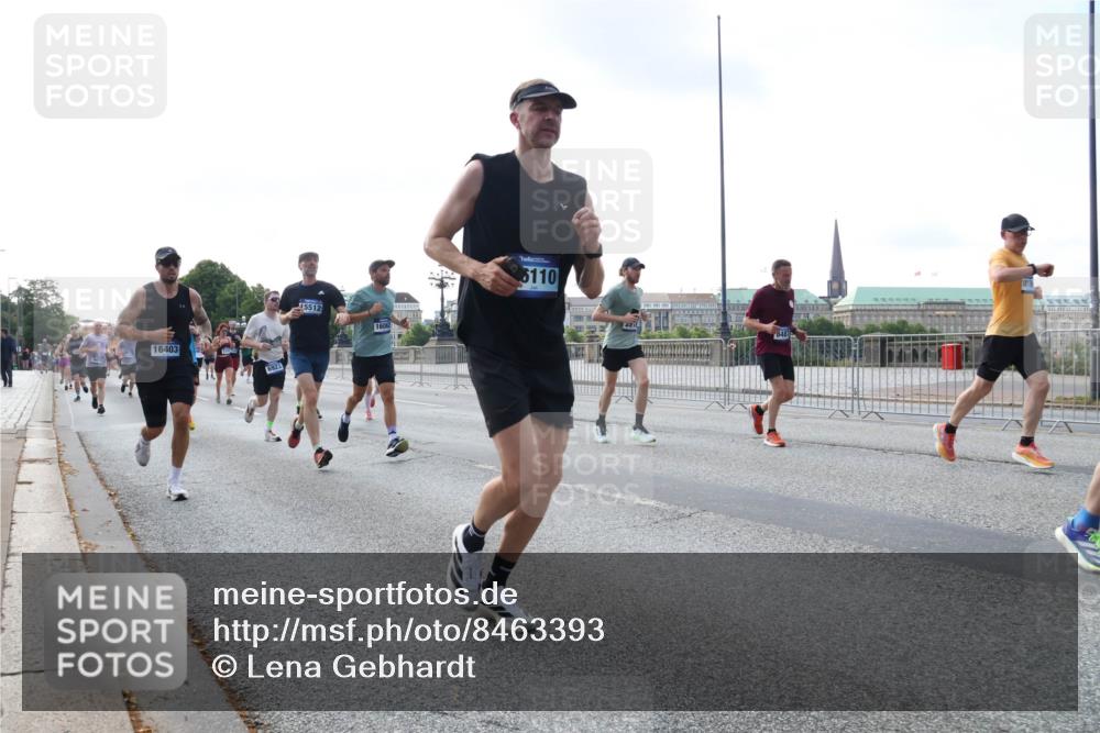 29.06.2025 - hella hamburg halbmarathon Lena Gebhardt http://msf.ph/oto/8463393 29.06.2025 09:54:59 Lombardsbrücke 16403, 15512, 6110, 201, 1200, 1549, 1817, 1942, 2222, 2274, 2367, 2442, 2470, 2561, 2592, 2596, 2670, 2816, 2955, 3208, 3209, 3258, 4121, 4816, 4832, 5399, 5447, 5638, 5705, 5706, 5884, 6027, 6290, 6389, 6723, 6819, 6923, 6938, 6978, 6991, 7087, 7274, 7335, 7659, 7908, 8117, 8142, 8371, 8374, 8437, 8482, 8487, 8657, 8693, 8889, 8916, 8981, 9031, 9038, 9051, 9093, 9159, 9476, 9661, 9710, 9869, 9924, 9931, 11333 meine-sportfotos.de