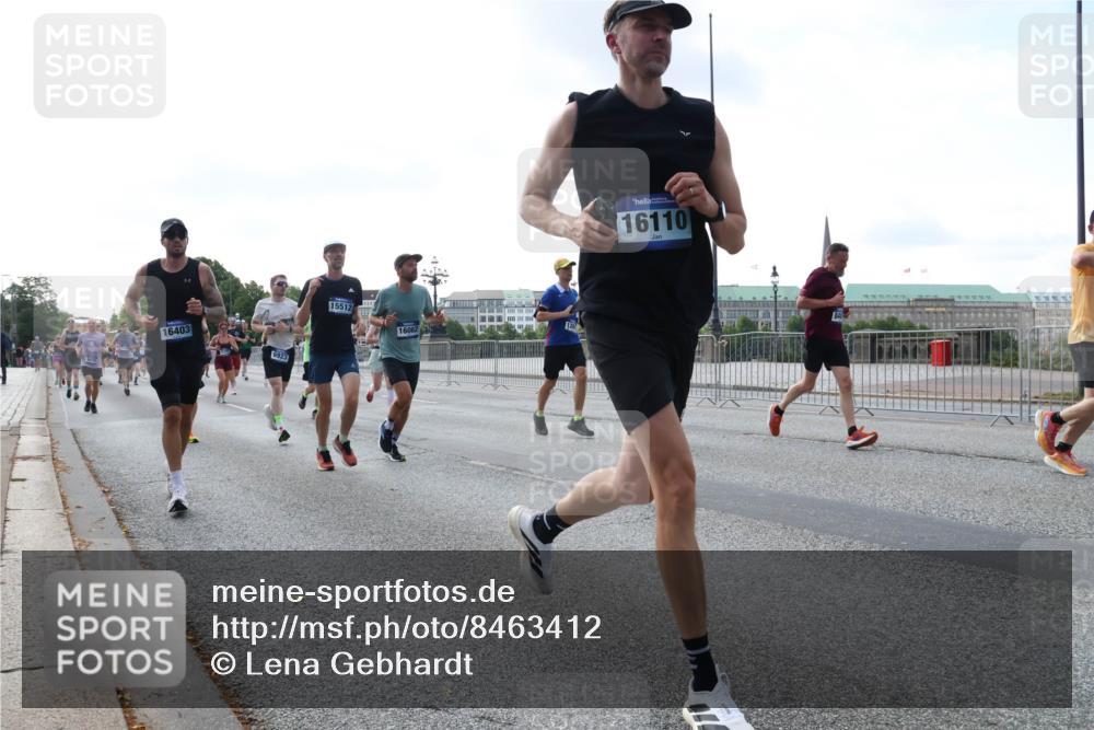 29.06.2025 - hella hamburg halbmarathon Lena Gebhardt http://msf.ph/oto/8463412 29.06.2025 09:55:00 Lombardsbrücke 16403, 6923, 15512, 16062, 16110, 1200, 1817, 1942, 2222, 2274, 2367, 2442, 2470, 2561, 2592, 2596, 2670, 2816, 2955, 3208, 3209, 3258, 4121, 4832, 5399, 5447, 5638, 5705, 5706, 5884, 6027, 6290, 6389, 6723, 6819, 6923, 6938, 6978, 6991, 7087, 7274, 7335, 7659, 7908, 8117, 8142, 8371, 8374, 8437, 8482, 8487, 8657, 8693, 8889, 8916, 8981, 9031, 9038, 9051, 9093, 9159, 9476, 9661, 9710, 9869, 9924, 9931, 11333 meine-sportfotos.de
