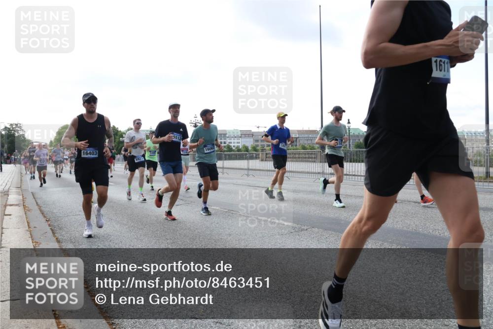 29.06.2025 - hella hamburg halbmarathon Lena Gebhardt http://msf.ph/oto/8463451 29.06.2025 09:55:00 Lombardsbrücke 5512, 16403, 6923, 1210, 16062, 16, 1611, 1200, 1817, 1942, 2222, 2274, 2367, 2442, 2470, 2561, 2592, 2596, 2670, 2816, 2955, 3208, 3209, 3258, 4121, 4832, 5399, 5447, 5638, 5705, 5706, 5884, 6027, 6290, 6389, 6723, 6819, 6923, 6938, 6978, 6991, 7087, 7274, 7335, 7659, 7908, 8117, 8142, 8371, 8374, 8437, 8482, 8487, 8657, 8693, 8889, 8916, 8981, 9031, 9038, 9051, 9093, 9159, 9476, 9661, 9710, 9869, 9924, 9931, 11333 meine-sportfotos.de