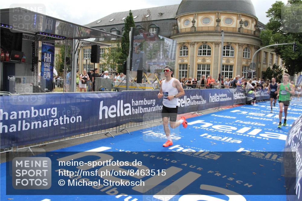 29.06.2025 - hella hamburg halbmarathon Michael Strokosch http://msf.ph/oto/8463515 29.06.2025 10:33:29 Ziel 4602, 8956, 15326, 16931, 17056, 17489, 18731 meine-sportfotos.de