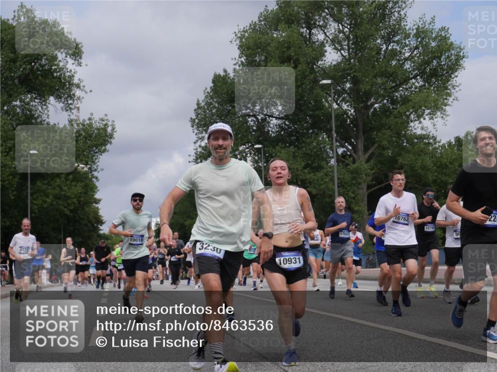 29.06.2025 - hella hamburg halbmarathon Luisa Fischer http://msf.ph/oto/8463536 29.06.2025 10:40:27 Kennedybrücke 6172, 19018, 3230, 10931, 17687, 10762, 10798, 90, 22, 56, 1022, 1118, 1276, 1819, 2104, 2199, 2272, 3230, 3873, 4347, 4733, 5146, 5224, 5940, 6584, 8758, 9054, 9055, 10024, 10112, 10476, 10762, 10798 meine-sportfotos.de