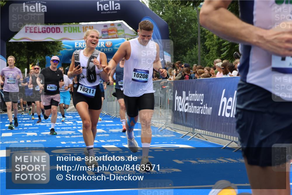 29.06.2025 - hella hamburg halbmarathon Strokosch-Dieckow http://msf.ph/oto/8463571 29.06.2025 10:47:13 Ziel 2623, 2864, 4093, 5024, 6134, 6168, 6203, 6373, 6716, 7480, 7908, 10208, 10211, 11518, 12579, 13007, 13672, 13782, 14722, 15611, 15684, 16286, 17718, 17915, 18856 meine-sportfotos.de