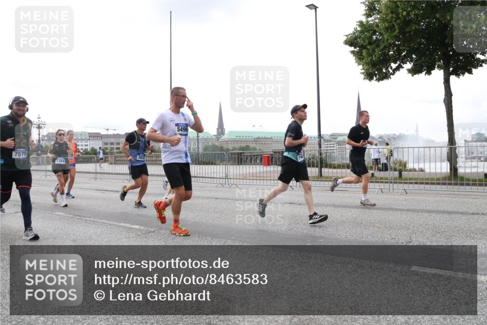 29.06.2025 - hella hamburg halbmarathon Lena Gebhardt http://msf.ph/oto/8463583 29.06.2025 10:32:11 Lombardsbrücke 7570, 2384, 5496, 1235, 1311, 1373, 1640, 1879, 1987, 2349, 2384, 2672, 2831, 2832, 2943, 3022, 3221, 3239, 3358, 3365, 3707, 3751, 3752, 3778, 3822, 4314, 4365, 4605, 4857, 4877, 4924, 5156, 5496, 5601, 5658, 5743, 5941, 6160, 6218, 6252, 6718, 6727, 7135, 7239, 7295, 7334, 7344, 7468, 7535, 7570, 7695, 7789, 7816, 7898, 8124, 8127, 8175, 8303, 8304, 8538, 8620, 8625, 8787, 8840, 8914, 8993, 9078, 9104, 9125, 9206, 9478, 10002 meine-sportfotos.de