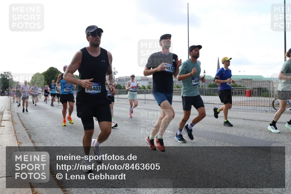 29.06.2025 - hella hamburg halbmarathon Lena Gebhardt http://msf.ph/oto/8463605 29.06.2025 09:55:01 Lombardsbrücke 18882, 9476, 6403, 69, 5512, 1606, 126, 1200, 1683, 1817, 1942, 2222, 2274, 2367, 2442, 2470, 2592, 2596, 2670, 2816, 2955, 3208, 3209, 3258, 3747, 4121, 4832, 5399, 5447, 5638, 5705, 5706, 5884, 6027, 6290, 6389, 6723, 6836, 6923, 6938, 6978, 6991, 7052, 7087, 7274, 7335, 7659, 7908, 8117, 8371, 8374, 8437, 8482, 8487, 8657, 8693, 8889, 8916, 8981, 9031, 9038, 9051, 9093, 9159, 9476, 9661, 9710, 9869, 9924, 9931, 11333 meine-sportfotos.de