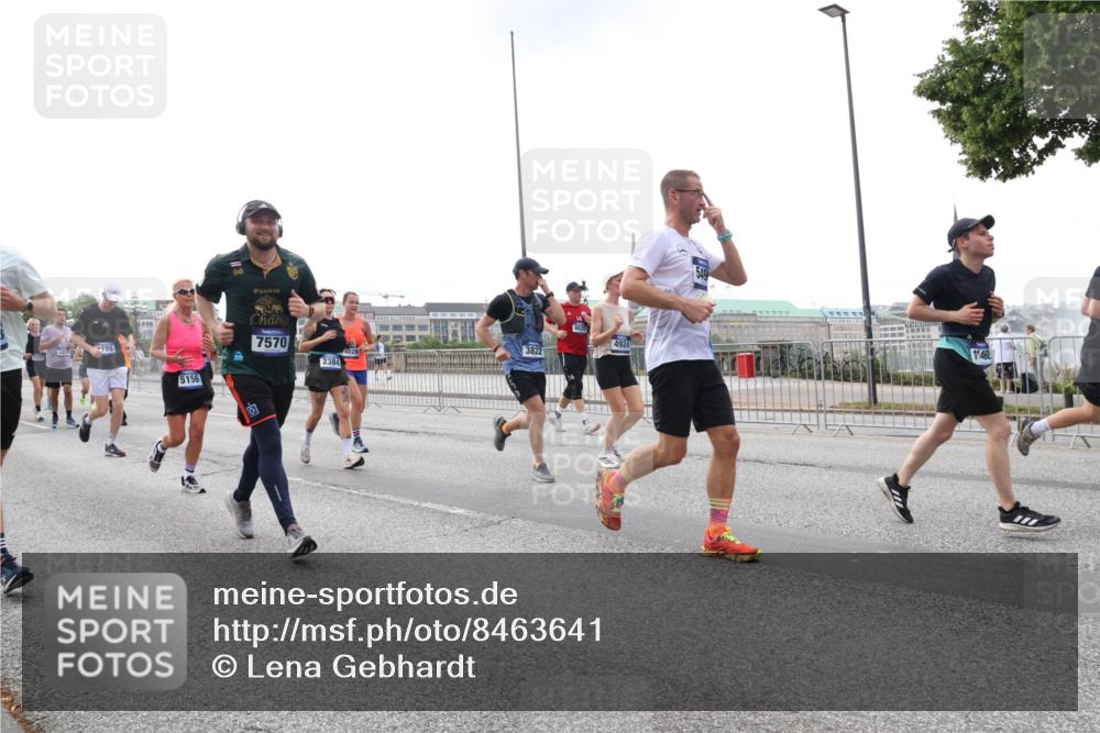 29.06.2025 - hella hamburg halbmarathon Lena Gebhardt http://msf.ph/oto/8463641 29.06.2025 10:32:12 Lombardsbrücke 789, 5156, 7570, 8620, 4924, 3822, 1146, 2384, 1311, 1373, 1640, 1987, 2349, 2384, 2672, 2831, 2832, 2943, 3022, 3221, 3239, 3358, 3365, 3653, 3707, 3751, 3752, 3778, 3822, 4314, 4365, 4605, 4857, 4877, 4924, 5156, 5496, 5601, 5658, 5743, 5941, 6160, 6218, 6252, 6312, 6315, 6718, 6727, 7135, 7239, 7295, 7334, 7344, 7468, 7535, 7570, 7695, 7702, 7789, 7816, 7898, 8124, 8127, 8175, 8303, 8304, 8538, 8620, 8625, 8787, 8840, 8914, 8993, 9078, 9125, 9206, 9478, 10002 meine-sportfotos.de