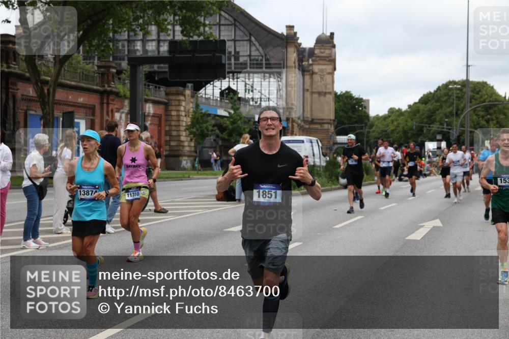 29.06.2025 - hella hamburg halbmarathon Yannick Fuchs http://msf.ph/oto/8463700 29.06.2025 10:56:57 20KM 1114, 1126, 1194, 1420, 1427, 1531, 1851, 1881, 2447, 2582, 2683, 2911, 3001, 3182, 3248, 3625, 3740, 4389, 4511, 4538, 5058, 5653, 5708, 5763, 6142, 6311, 6602, 6966, 7453, 8068, 8176, 8478, 8721, 9306, 9554, 11310, 11402, 12004, 12008, 12571, 12836, 12978, 13739, 13874, 13939, 14348, 14677, 14917, 16371, 16420, 16540, 17045, 17096, 17119, 17142, 17818, 18359, 18382, 18530, 18999, 19241 meine-sportfotos.de