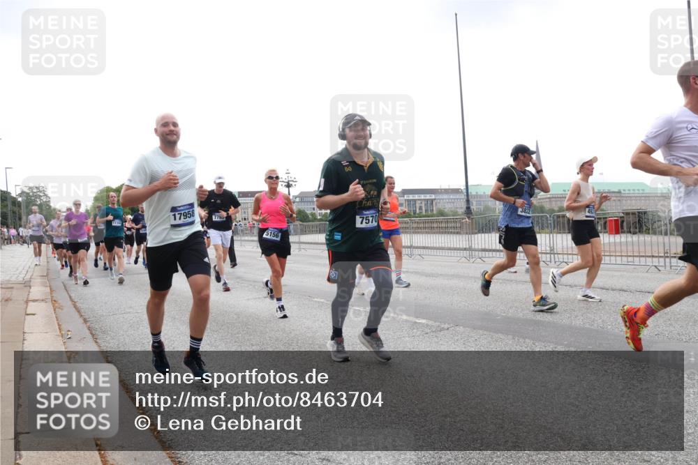 29.06.2025 - hella hamburg halbmarathon Lena Gebhardt http://msf.ph/oto/8463704 29.06.2025 10:32:12 Lombardsbrücke 1116, 17958, 776, 5156, 7570, 3822, 1311, 1373, 1640, 1987, 2349, 2384, 2672, 2831, 2832, 2943, 3022, 3221, 3239, 3358, 3365, 3653, 3707, 3751, 3752, 3778, 3822, 4314, 4365, 4605, 4857, 4877, 4924, 5156, 5496, 5601, 5658, 5743, 5941, 6160, 6218, 6252, 6312, 6315, 6718, 6727, 7135, 7239, 7295, 7334, 7344, 7468, 7535, 7570, 7695, 7702, 7789, 7816, 7898, 8124, 8127, 8175, 8303, 8304, 8538, 8620, 8625, 8787, 8840, 8914, 8993, 9078, 9125, 9206, 9478, 10002 meine-sportfotos.de