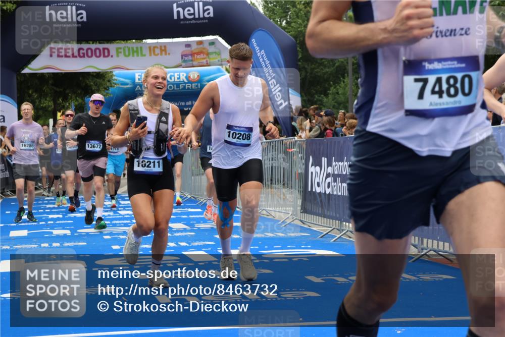 29.06.2025 - hella hamburg halbmarathon Strokosch-Dieckow http://msf.ph/oto/8463732 29.06.2025 10:47:13 Ziel 2623, 2864, 4093, 5024, 6134, 6168, 6203, 6373, 6716, 7480, 7908, 10208, 10211, 11518, 12579, 13007, 13672, 13782, 14722, 15611, 15684, 16286, 17718, 17915, 18856 meine-sportfotos.de