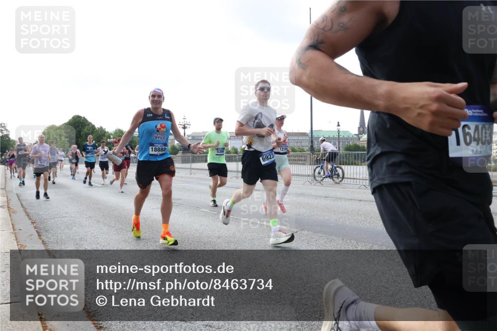 29.06.2025 - hella hamburg halbmarathon Lena Gebhardt http://msf.ph/oto/8463734 29.06.2025 09:55:01 Lombardsbrücke 9476, 18882, 6923, 1216, 16403, 1200, 1683, 1817, 1942, 2222, 2274, 2367, 2442, 2470, 2592, 2596, 2670, 2816, 2955, 3208, 3209, 3258, 3747, 4121, 4832, 5399, 5447, 5638, 5705, 5706, 5884, 6027, 6290, 6389, 6723, 6836, 6923, 6938, 6978, 6991, 7052, 7087, 7274, 7335, 7659, 7908, 8117, 8371, 8374, 8437, 8482, 8487, 8657, 8693, 8889, 8916, 8981, 9031, 9038, 9051, 9093, 9159, 9476, 9661, 9710, 9869, 9924, 9931, 11333 meine-sportfotos.de