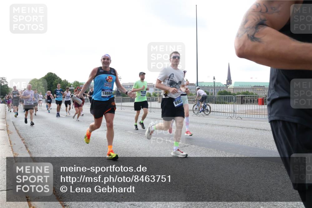 29.06.2025 - hella hamburg halbmarathon Lena Gebhardt http://msf.ph/oto/8463751 29.06.2025 09:55:02 Lombardsbrücke 9476, 18882, 5399, 6923, 1200, 1683, 1817, 1942, 2207, 2222, 2274, 2287, 2367, 2442, 2592, 2596, 2670, 2816, 2955, 3208, 3209, 3258, 3747, 4121, 4832, 5102, 5399, 5447, 5638, 5705, 5884, 6027, 6158, 6290, 6389, 6723, 6836, 6923, 6938, 6978, 6991, 7052, 7087, 7335, 7659, 7908, 8117, 8371, 8437, 8482, 8487, 8657, 8693, 8889, 8916, 8981, 9031, 9038, 9051, 9093, 9159, 9476, 9661, 9710, 9869, 9924, 9931, 11333 meine-sportfotos.de