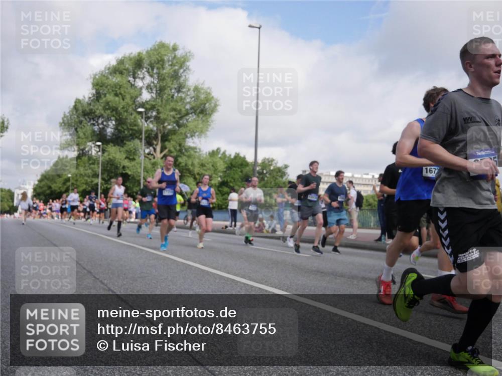 29.06.2025 - hella hamburg halbmarathon Luisa Fischer http://msf.ph/oto/8463755 29.06.2025 09:55:51 Kennedybrücke 1672, 1163, 1176, 1391, 1558, 1759, 2213, 2402, 2788, 3146, 4091, 4997, 5624, 6081, 6712, 7147, 7204, 7322, 7450, 7765, 8063, 8819, 9534, 9585, 9794 meine-sportfotos.de