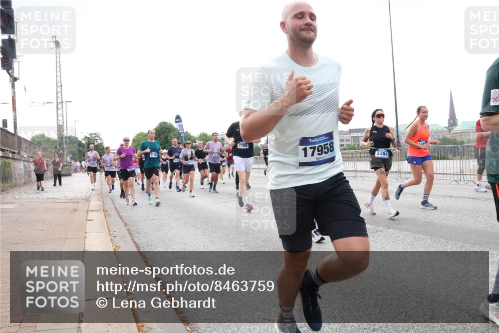 29.06.2025 - hella hamburg halbmarathon Lena Gebhardt http://msf.ph/oto/8463759 29.06.2025 10:32:13 Lombardsbrücke 11168, 7789, 17958, 2384, 1311, 1373, 1640, 1987, 2349, 2384, 2672, 2831, 2832, 2943, 3022, 3221, 3239, 3358, 3365, 3653, 3707, 3751, 3752, 3778, 3822, 4314, 4365, 4605, 4857, 4877, 4924, 5156, 5496, 5601, 5658, 5743, 5941, 6160, 6218, 6252, 6312, 6315, 6718, 6727, 7135, 7239, 7295, 7334, 7344, 7468, 7535, 7570, 7695, 7702, 7789, 7816, 7898, 8124, 8127, 8175, 8303, 8304, 8538, 8620, 8625, 8787, 8840, 8914, 8993, 9078, 9125, 9206, 10002 meine-sportfotos.de