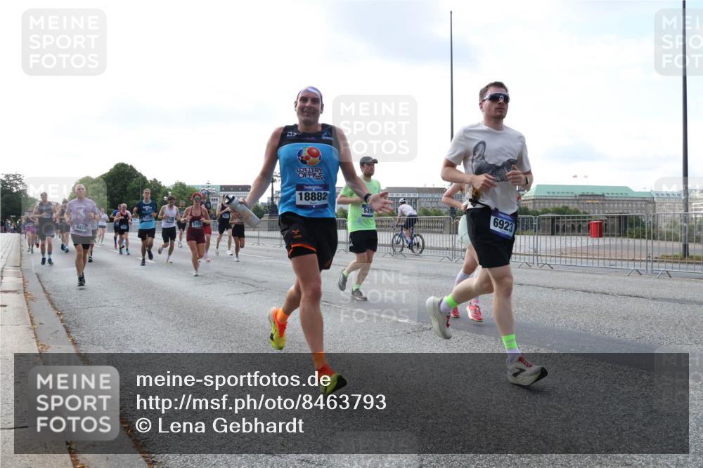 29.06.2025 - hella hamburg halbmarathon Lena Gebhardt http://msf.ph/oto/8463793 29.06.2025 09:55:02 Lombardsbrücke 9476, 5705, 18882, 6923, 7, 1200, 1683, 1817, 1942, 2207, 2222, 2274, 2287, 2367, 2442, 2592, 2596, 2670, 2816, 2955, 3208, 3209, 3258, 3747, 4121, 4832, 5102, 5399, 5447, 5638, 5705, 5884, 6027, 6158, 6290, 6389, 6723, 6836, 6923, 6938, 6978, 6991, 7052, 7087, 7335, 7659, 7908, 8117, 8371, 8437, 8482, 8487, 8657, 8693, 8889, 8916, 8981, 9031, 9038, 9051, 9093, 9159, 9476, 9661, 9710, 9869, 9924, 9931, 11333 meine-sportfotos.de