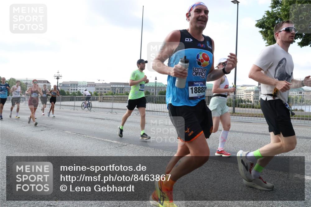 29.06.2025 - hella hamburg halbmarathon Lena Gebhardt http://msf.ph/oto/8463867 29.06.2025 09:55:02 Lombardsbrücke 15871, 5705, 539, 18882, 1200, 1683, 1817, 1942, 2207, 2222, 2274, 2287, 2367, 2442, 2592, 2596, 2670, 2816, 2955, 3208, 3209, 3258, 3747, 4121, 4832, 5102, 5399, 5447, 5638, 5705, 5884, 6027, 6158, 6290, 6389, 6723, 6836, 6923, 6938, 6978, 6991, 7052, 7087, 7335, 7659, 7908, 8117, 8371, 8437, 8482, 8487, 8657, 8693, 8889, 8916, 8981, 9031, 9038, 9051, 9093, 9159, 9476, 9661, 9710, 9869, 9924, 9931, 11333 meine-sportfotos.de