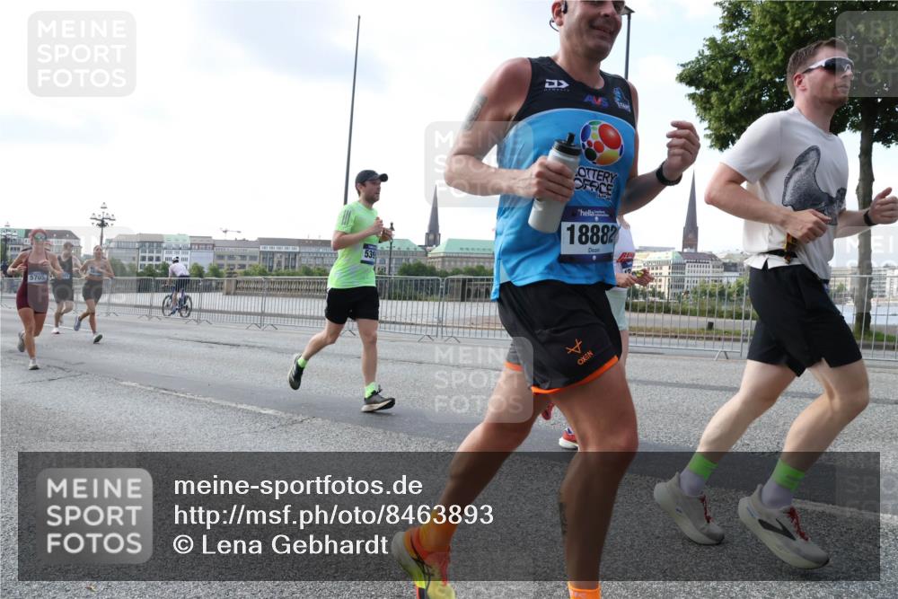 29.06.2025 - hella hamburg halbmarathon Lena Gebhardt http://msf.ph/oto/8463893 29.06.2025 09:55:02 Lombardsbrücke 5705, 539, 18882, 1200, 1683, 1817, 1942, 2207, 2222, 2274, 2287, 2367, 2442, 2592, 2596, 2670, 2816, 2955, 3208, 3209, 3258, 3747, 4121, 4832, 5102, 5399, 5447, 5638, 5705, 5884, 6027, 6158, 6290, 6389, 6723, 6836, 6923, 6938, 6978, 6991, 7052, 7087, 7335, 7659, 7908, 8117, 8371, 8437, 8482, 8487, 8657, 8693, 8889, 8916, 8981, 9031, 9038, 9051, 9093, 9159, 9476, 9661, 9710, 9869, 9924, 9931, 11333 meine-sportfotos.de
