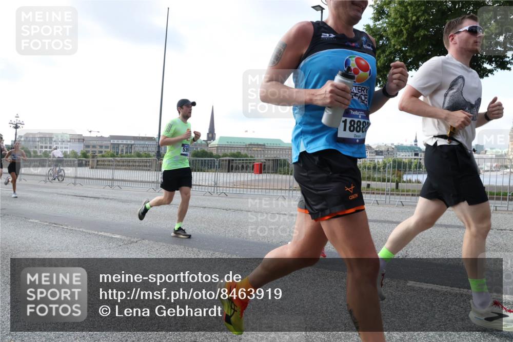 29.06.2025 - hella hamburg halbmarathon Lena Gebhardt http://msf.ph/oto/8463919 29.06.2025 09:55:02 Lombardsbrücke 539, 1888, 1200, 1683, 1817, 1942, 2207, 2222, 2274, 2287, 2367, 2442, 2592, 2596, 2670, 2816, 2955, 3208, 3209, 3258, 3747, 4121, 4832, 5102, 5399, 5447, 5638, 5705, 5884, 6027, 6158, 6290, 6389, 6723, 6836, 6923, 6938, 6978, 6991, 7052, 7087, 7335, 7659, 7908, 8117, 8371, 8437, 8482, 8487, 8657, 8693, 8889, 8916, 8981, 9031, 9038, 9051, 9093, 9159, 9476, 9661, 9710, 9869, 9924, 9931, 11333 meine-sportfotos.de