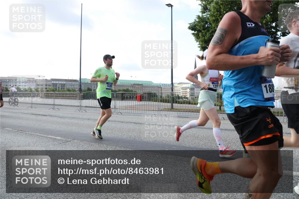 29.06.2025 - hella hamburg halbmarathon Lena Gebhardt http://msf.ph/oto/8463981 29.06.2025 09:55:03 Lombardsbrücke 5399, 1219, 188, 1200, 1683, 1696, 1817, 1942, 2207, 2222, 2274, 2287, 2367, 2411, 2592, 2596, 2670, 2816, 2955, 3208, 3209, 3258, 3435, 3747, 4093, 4121, 4189, 4832, 5102, 5399, 5447, 5638, 5705, 5884, 6027, 6158, 6290, 6389, 6662, 6723, 6836, 6923, 6938, 6978, 6991, 7052, 7087, 7335, 7659, 7908, 8117, 8371, 8437, 8482, 8487, 8657, 8693, 8889, 8916, 8981, 9031, 9038, 9051, 9093, 9159, 9476, 9661, 9710, 9869, 9924, 9931, 11333 meine-sportfotos.de