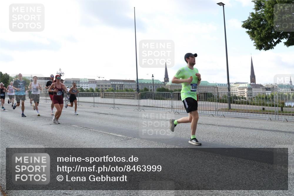 29.06.2025 - hella hamburg halbmarathon Lena Gebhardt http://msf.ph/oto/8463999 29.06.2025 09:55:03 Lombardsbrücke 16000, 5871, 17499, 5705, 5399, 1200, 1683, 1696, 1817, 1942, 2207, 2222, 2274, 2287, 2367, 2411, 2592, 2596, 2670, 2816, 2955, 3208, 3209, 3258, 3435, 3747, 4093, 4121, 4189, 4832, 5102, 5399, 5447, 5638, 5705, 5884, 6027, 6158, 6290, 6389, 6662, 6723, 6836, 6923, 6938, 6978, 6991, 7052, 7087, 7335, 7659, 7908, 8117, 8371, 8437, 8482, 8487, 8657, 8693, 8889, 8916, 8981, 9031, 9038, 9051, 9093, 9159, 9476, 9661, 9710, 9869, 9924, 9931, 11333 meine-sportfotos.de