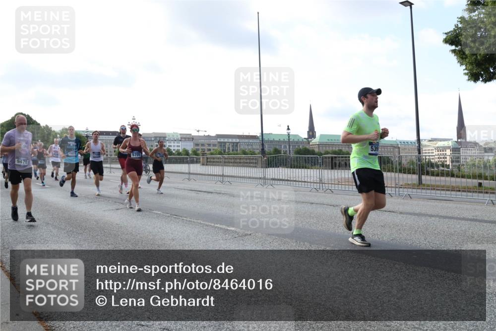 29.06.2025 - hella hamburg halbmarathon Lena Gebhardt http://msf.ph/oto/8464016 29.06.2025 09:55:03 Lombardsbrücke 9476, 15871, 17499, 5705, 539, 1200, 1683, 1696, 1817, 1942, 2207, 2222, 2274, 2287, 2367, 2411, 2592, 2596, 2670, 2816, 2955, 3208, 3209, 3258, 3435, 3747, 4093, 4121, 4189, 4832, 5102, 5399, 5447, 5638, 5705, 5884, 6027, 6158, 6290, 6389, 6662, 6723, 6836, 6923, 6938, 6978, 6991, 7052, 7087, 7335, 7659, 7908, 8117, 8371, 8437, 8482, 8487, 8657, 8693, 8889, 8916, 8981, 9031, 9038, 9051, 9093, 9159, 9476, 9661, 9710, 9869, 9924, 9931, 11333 meine-sportfotos.de