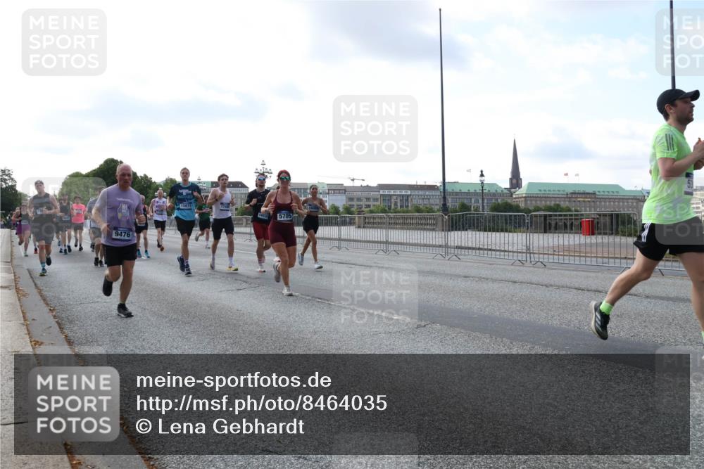 29.06.2025 - hella hamburg halbmarathon Lena Gebhardt http://msf.ph/oto/8464035 29.06.2025 09:55:03 Lombardsbrücke 15871, 9476, 1653, 5705, 1200, 1683, 1696, 1817, 1942, 2207, 2222, 2274, 2287, 2367, 2411, 2592, 2596, 2670, 2816, 2955, 3208, 3209, 3258, 3435, 3747, 4093, 4121, 4189, 4832, 5102, 5399, 5447, 5638, 5705, 5884, 6027, 6158, 6290, 6389, 6662, 6723, 6836, 6923, 6938, 6978, 6991, 7052, 7087, 7335, 7659, 7908, 8117, 8371, 8437, 8482, 8487, 8657, 8693, 8889, 8916, 8981, 9031, 9038, 9051, 9093, 9159, 9476, 9661, 9710, 9869, 9924, 9931, 11333 meine-sportfotos.de