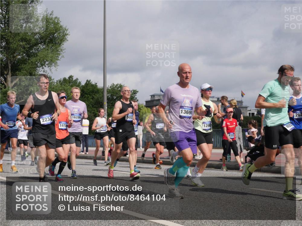 29.06.2025 - hella hamburg halbmarathon Luisa Fischer http://msf.ph/oto/8464104 29.06.2025 09:56:05 Kennedybrücke 16333, 2234, 16725, 16286, 62, 4310, 5022, 375, 13015, 13690, 12685, 9305, 262, 2234, 2365, 2623, 3004, 3186, 4310, 4553, 5022, 5692, 6071, 6203, 6375, 6460, 6903, 7448, 9126, 9303, 9305, 9544 meine-sportfotos.de