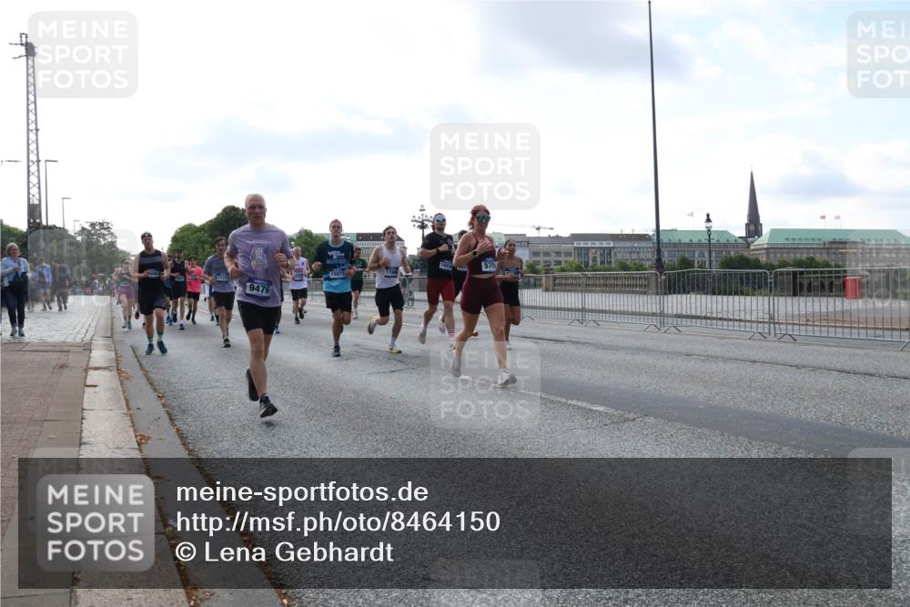 29.06.2025 - hella hamburg halbmarathon Lena Gebhardt http://msf.ph/oto/8464150 29.06.2025 09:55:03 Lombardsbrücke 11333, 9476, 1653, 5705, 15871, 17499, 1200, 1683, 1696, 1817, 1942, 2207, 2222, 2274, 2287, 2367, 2411, 2592, 2596, 2670, 2816, 2955, 3208, 3209, 3258, 3435, 3747, 4093, 4121, 4189, 4832, 5102, 5399, 5447, 5638, 5705, 5884, 6027, 6158, 6290, 6389, 6662, 6723, 6836, 6923, 6938, 6978, 6991, 7052, 7087, 7335, 7659, 7908, 8117, 8371, 8437, 8482, 8487, 8657, 8693, 8889, 8916, 8981, 9031, 9038, 9051, 9093, 9159, 9476, 9661, 9710, 9869, 9924, 9931, 11333 meine-sportfotos.de