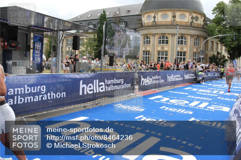 29.06.2025 - hella hamburg halbmarathon Michael Strokosch http://msf.ph/oto/8464236 29.06.2025 10:33:37 Ziel 1053, 2836, 8312, 14975, 15326, 16931, 17191, 18854 meine-sportfotos.de