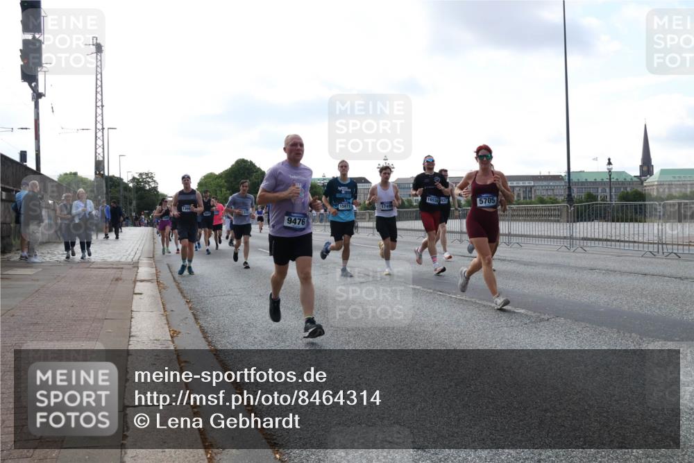 29.06.2025 - hella hamburg halbmarathon Lena Gebhardt http://msf.ph/oto/8464314 29.06.2025 09:55:04 Lombardsbrücke 9476, 1653, 931, 5705, 15871, 1749, 1200, 1683, 1696, 1817, 1942, 2207, 2222, 2274, 2287, 2367, 2411, 2592, 2596, 2670, 2816, 2955, 3208, 3209, 3258, 3435, 3747, 4093, 4121, 4189, 4832, 5102, 5399, 5447, 5638, 5705, 5884, 6027, 6158, 6290, 6389, 6662, 6723, 6836, 6923, 6938, 6978, 6991, 7052, 7335, 7659, 7908, 8117, 8371, 8437, 8482, 8487, 8657, 8693, 8889, 8916, 8981, 9031, 9038, 9051, 9093, 9159, 9476, 9661, 9710, 9869, 9924, 9931, 11333 meine-sportfotos.de