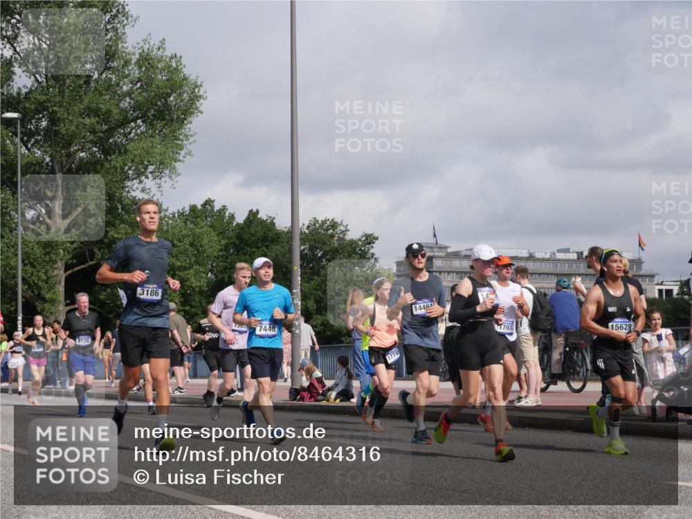 29.06.2025 - hella hamburg halbmarathon Luisa Fischer http://msf.ph/oto/8464316 29.06.2025 09:56:10 Kennedybrücke 9126, 3186, 13075, 7448, 1774, 14464, 17032, 15629, 2890, 3004, 3186, 6071, 6203, 6460, 6575, 6903, 7448, 9126, 9303, 9305, 9633 meine-sportfotos.de