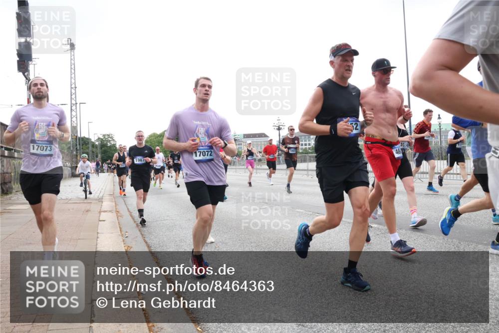 29.06.2025 - hella hamburg halbmarathon Lena Gebhardt http://msf.ph/oto/8464363 29.06.2025 10:32:17 Lombardsbrücke 17073, 1987, 17072, 52, 1048, 46, 1199, 1311, 1640, 1987, 2349, 2384, 2672, 2943, 3022, 3221, 3239, 3358, 3365, 3653, 3707, 3751, 3752, 3778, 3822, 4314, 4365, 4605, 4857, 4877, 4924, 5156, 5496, 5601, 5658, 5743, 5783, 5871, 5941, 6218, 6228, 6252, 6312, 6315, 6718, 6727, 7135, 7239, 7295, 7344, 7468, 7535, 7570, 7695, 7702, 7789, 7816, 7898, 8124, 8127, 8175, 8303, 8538, 8625, 8787, 8840, 8914, 8993, 9125, 9206, 10002 meine-sportfotos.de