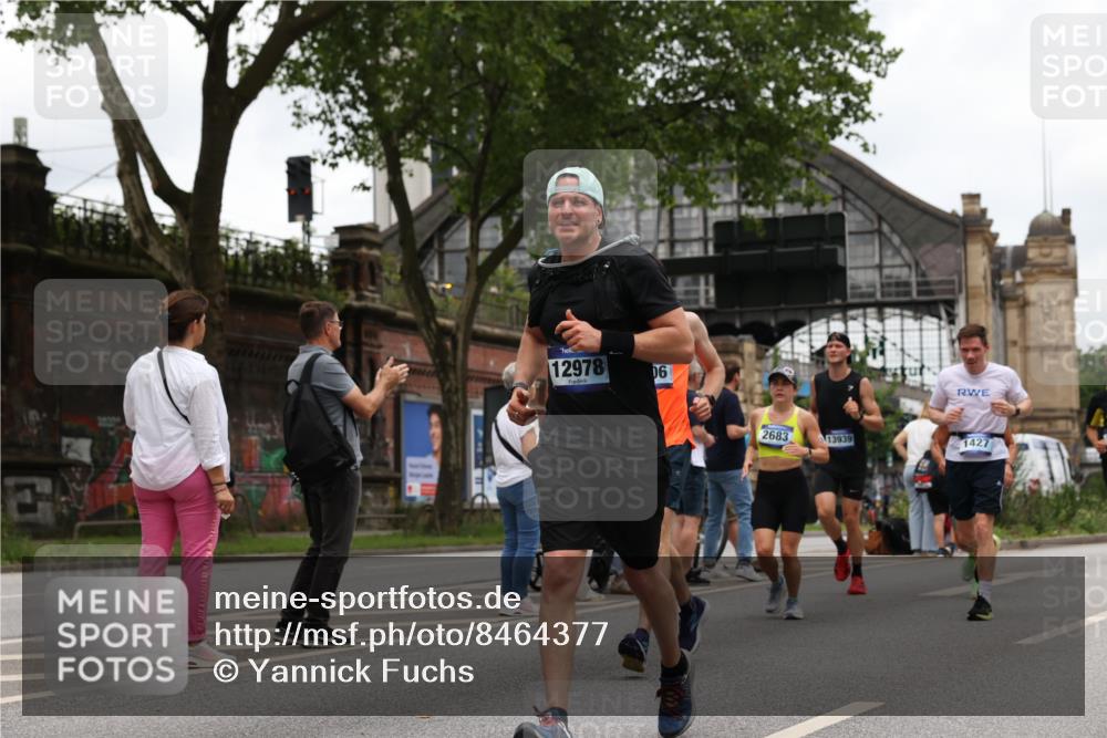 29.06.2025 - hella hamburg halbmarathon Yannick Fuchs http://msf.ph/oto/8464377 29.06.2025 10:57:02 20KM 1114, 1126, 1420, 1427, 1531, 1851, 1881, 2447, 2582, 2683, 2911, 3001, 3182, 3248, 3625, 4389, 4538, 4665, 5058, 5511, 5653, 5708, 5763, 6142, 6311, 6602, 6966, 7453, 8068, 8176, 8478, 8721, 9306, 9554, 9899, 11310, 11402, 12004, 12008, 12571, 12836, 12978, 13739, 13874, 13939, 14677, 14917, 16371, 16420, 16540, 17045, 17096, 17119, 17142, 17818, 17890, 18359, 18452, 18999, 19241 meine-sportfotos.de