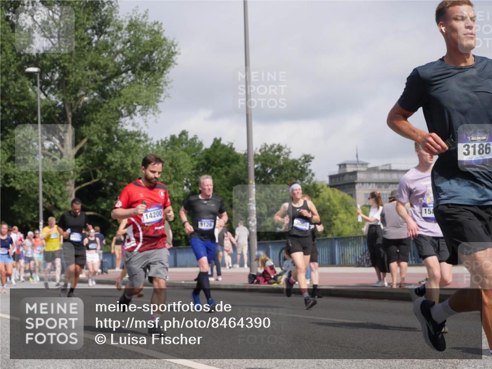 29.06.2025 - hella hamburg halbmarathon Luisa Fischer http://msf.ph/oto/8464390 29.06.2025 09:56:12 Kennedybrücke 14200, 9126, 158, 3186, 2890, 3004, 3186, 6071, 6282, 6575, 6903, 7448, 7480, 7734, 9126, 9633 meine-sportfotos.de